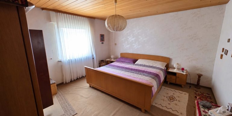 Schlafzimmer (DG)