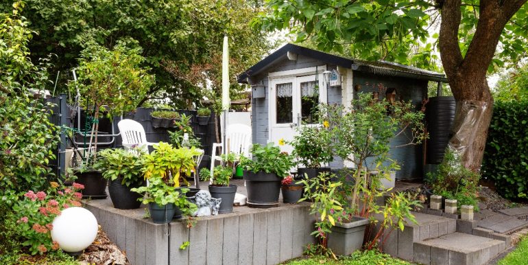 Gartenhaus mit Terrasse