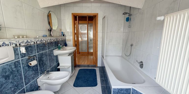 Badezimmer (DG)