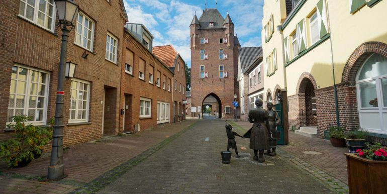 innerhalb der Stadtmauer