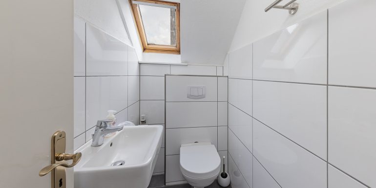 separates WC
